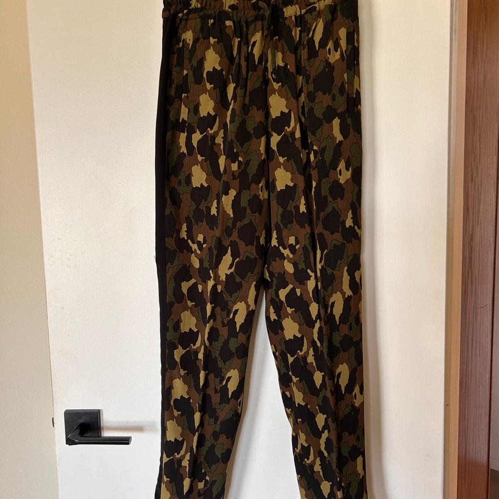TopShop Women’s Camouflage Track Pants